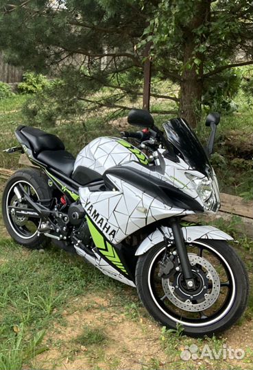 Мотоцикл Yamaha FZ6R (600 кубов)