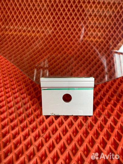 Стекло двери опускное заднее правое Volvo Xc90