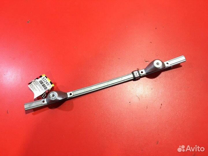 Направляющая стекла двери передняя правая Opel