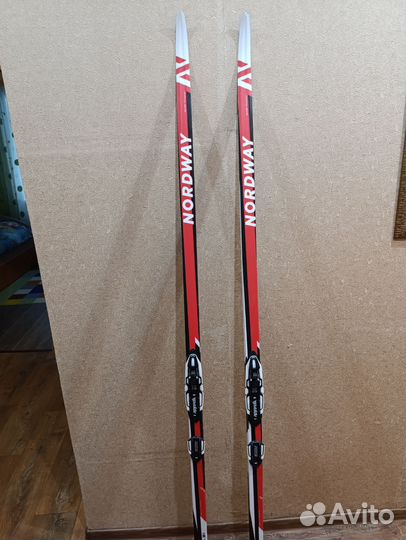 Лыжи с палками 195