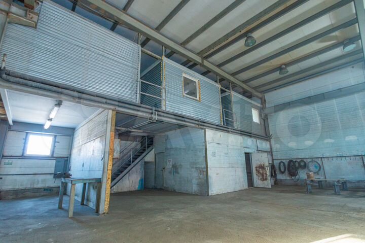 Здание, 2000 м²