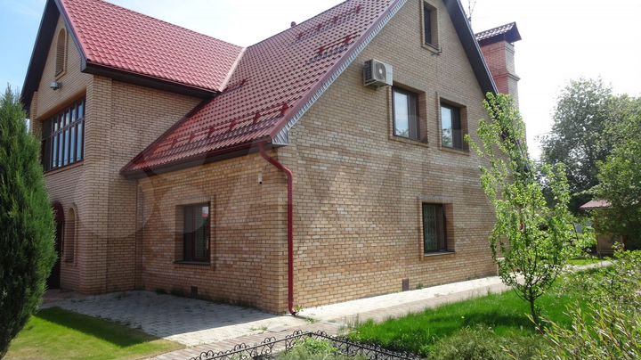 Дом 367,1 м² на участке 22,1 сот.