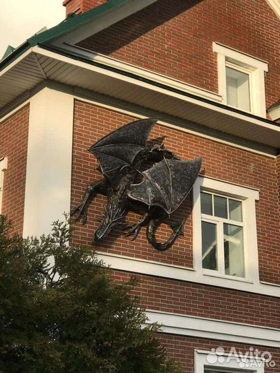 Скульптуры мифических персонажей