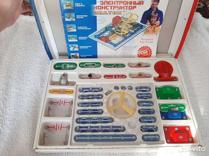 Электронный конструктор Знаток 180 схем