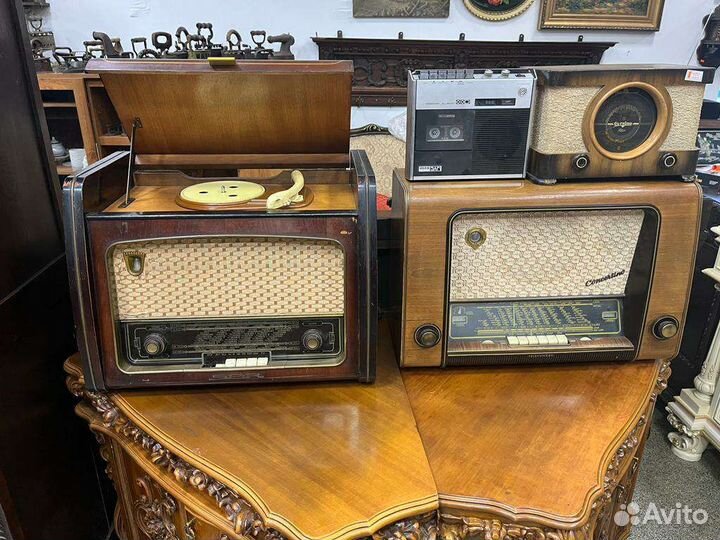 Ламповые радиоприемники и кассетный магнитофон