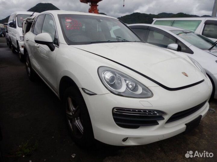 Обшивка багажника задняя левая Porsche Cayenne 958