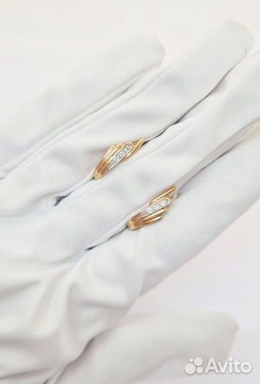 Золотые серьги с камнем