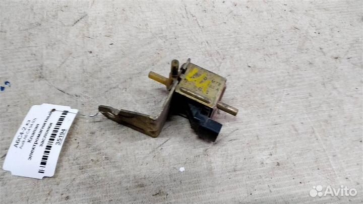 Клапан электромагнитный заслонки Audi A6 C4 94-97г