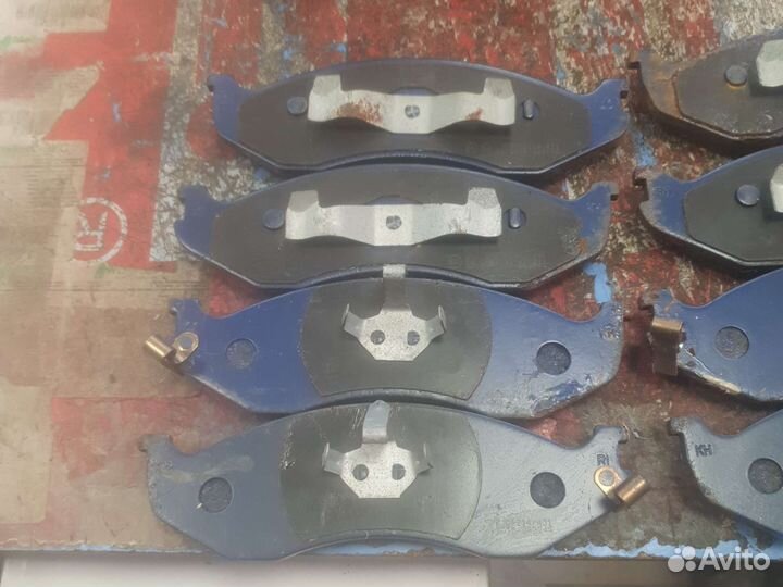 Колодки перед новые ориг Kia Carnival 99-05