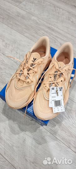 Кроссовки женские Adidas Ozweego