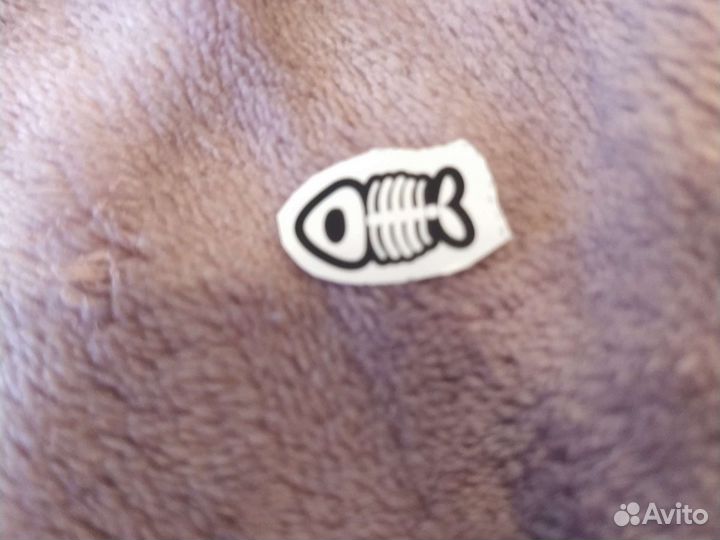 Игрушки и наклейки