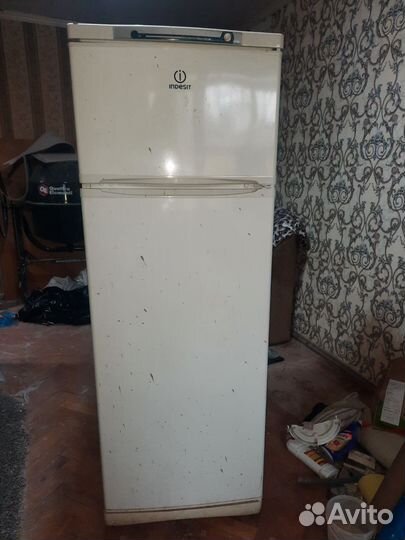 Холодильник indesit