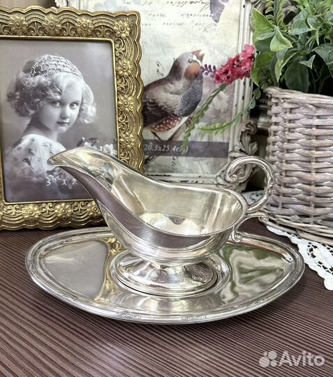 Соусник серебрение на подставке Англия