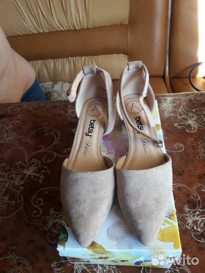 Босоножки 37