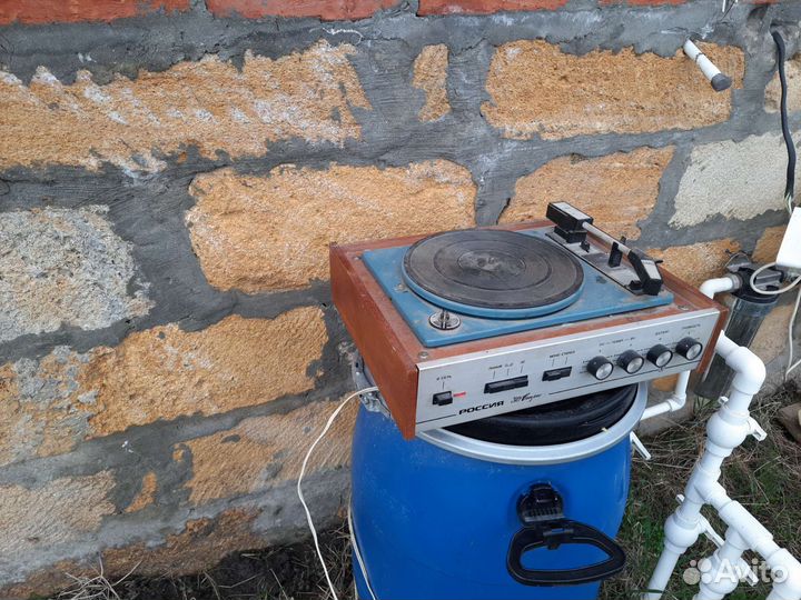 Два электро проигрывателя россия 321 и 323 стерео