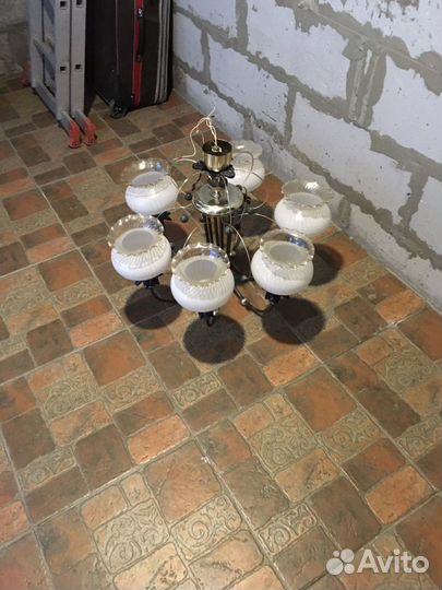 Люстра с элементами ковки