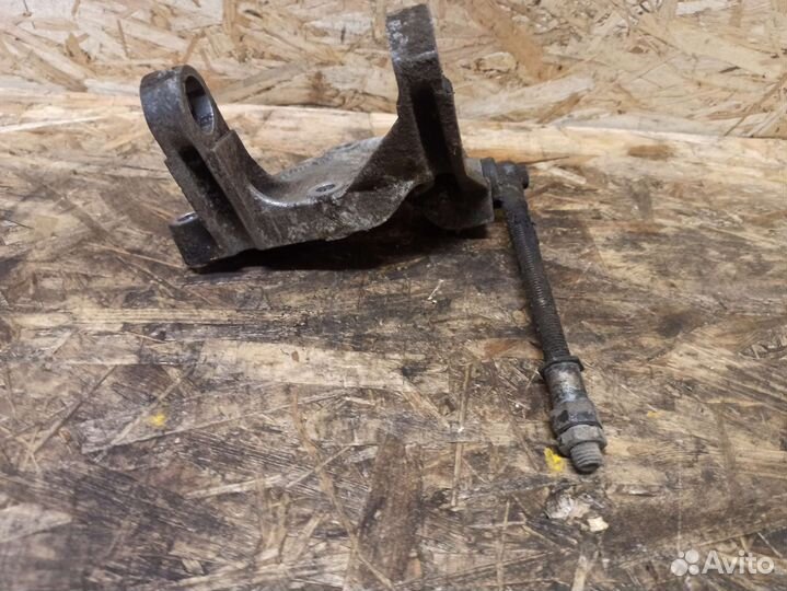 Кронштейн гур Opel Frontera A