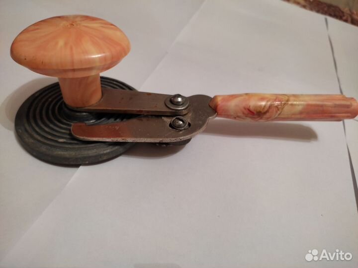 Закаточная машинка для жестяных крышек СССР