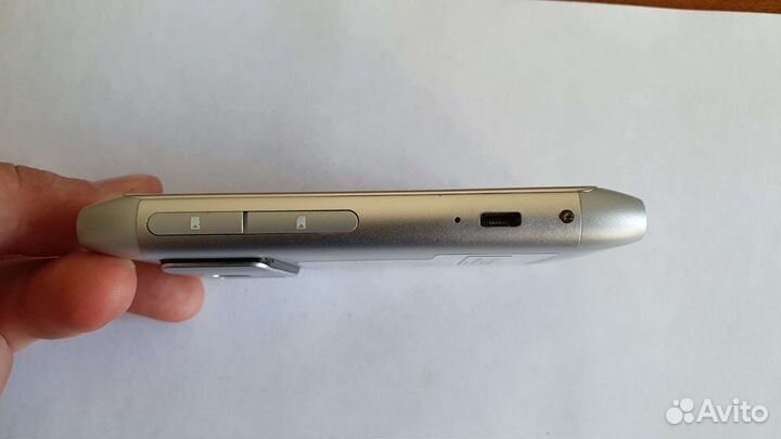 Телефон Nokia N8
