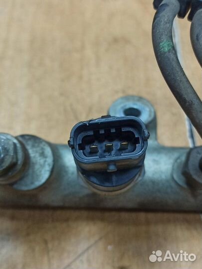 Топливная рампа Opel Astra H Z17DTL 2004