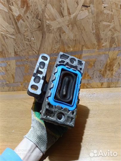 Подушка двигателя правая Volkswagen Passat R Line