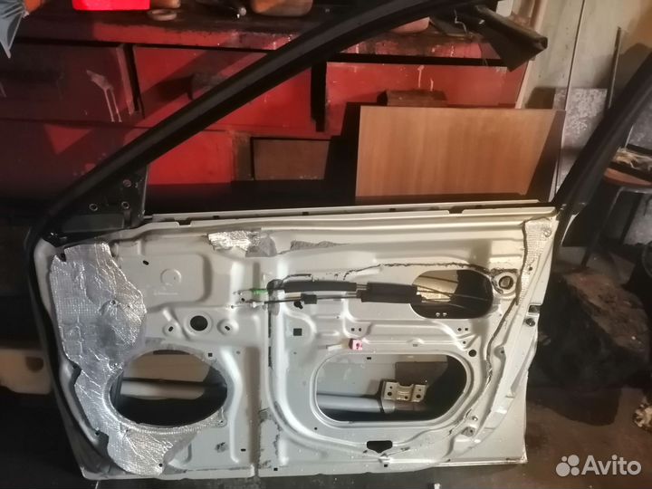 Toyota camry дверь