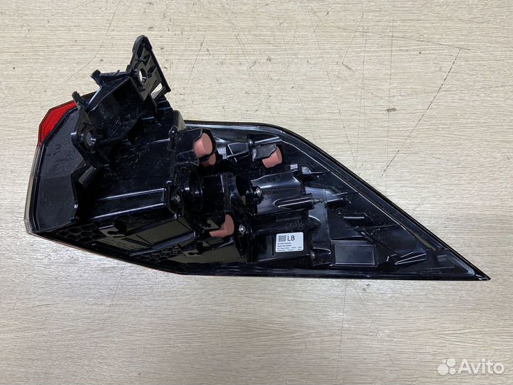 Фонарь задний левый Toyota Rav4 XA50