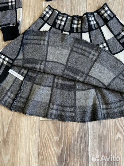 Свитер и юбка