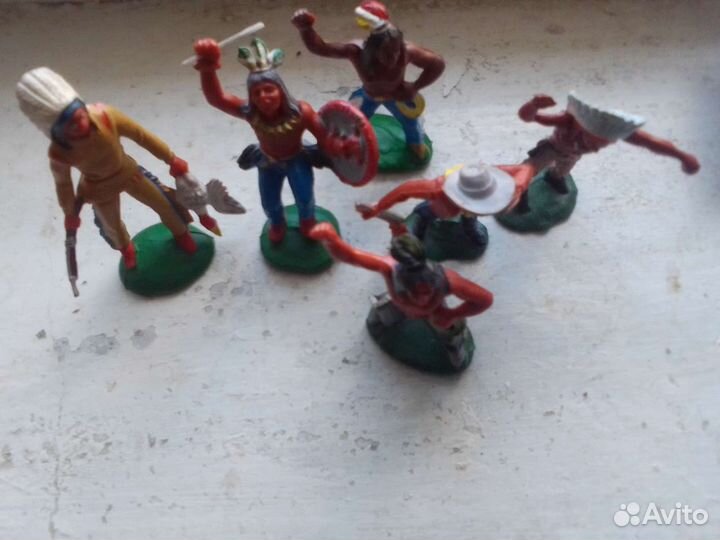 Солдатики в наборе и без,есть большие