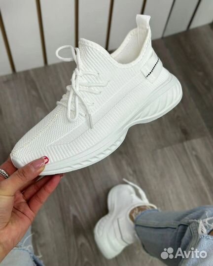 Кроссовки yeezy р.37 и 41