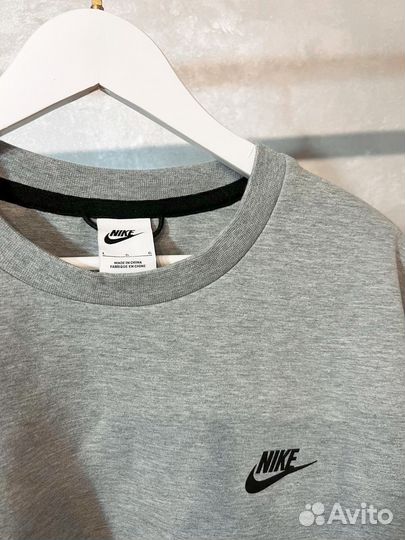 Свитшот Nike Tech Fleece