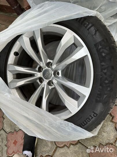 Продам комплект резины с дисками audi