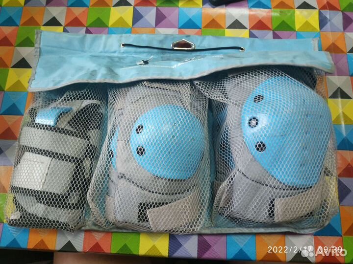 Шлем triumph bell и защита для коленей, логтей и з