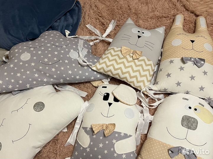 Бортики в детскую кроватку с одеялом и простынями