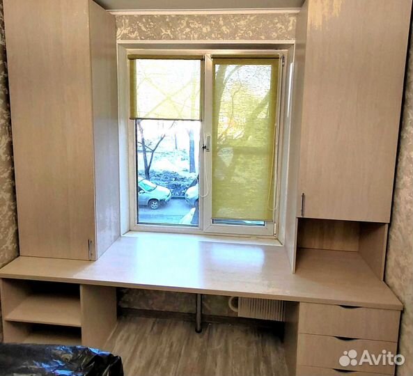 Рабочая зона в углу у окна