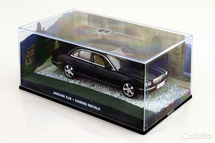 1/43 Jaguar XJ8 2007 & Daimler Super Eight - 2009