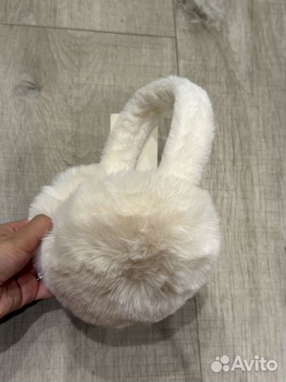 Женская шапка ушками