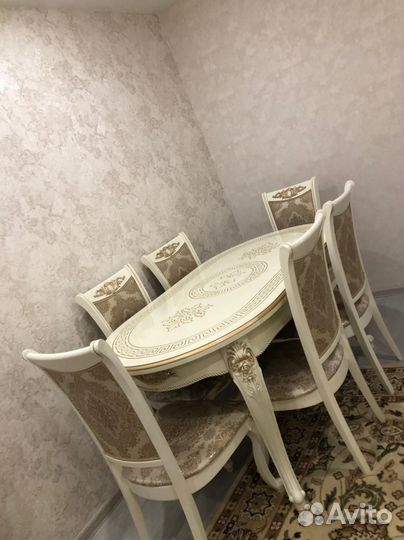 Стол роза версаче