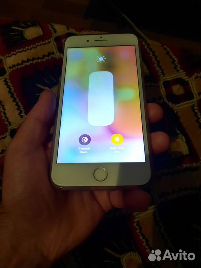 Телефон iPhone 7 plus 128gb красный