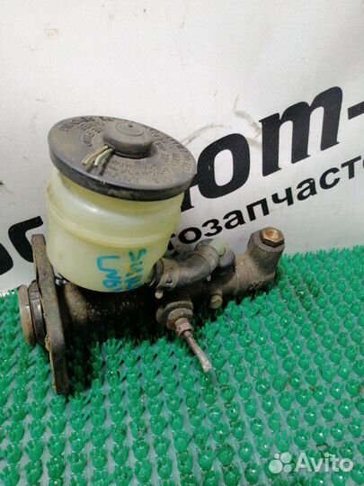 Главный тормозной цилиндр Toyota Hilux LN61 2L