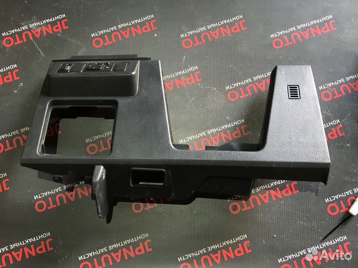 Накладка над коленом Ниссан Тиида