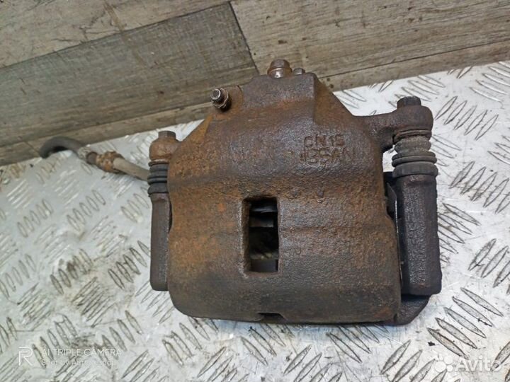 Суппорт тормозной передний правый Nissan Primera