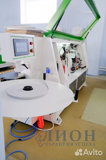 Автоматический кромооблицовочный станок