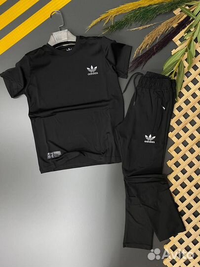 Костюм adidas новый 128