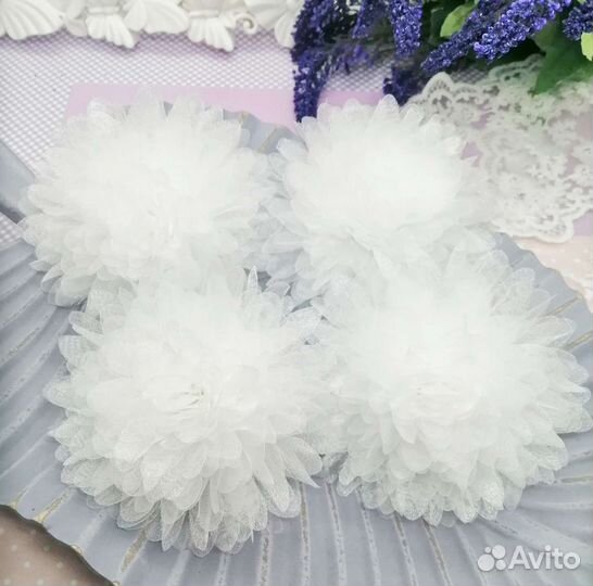 Большие белые банты