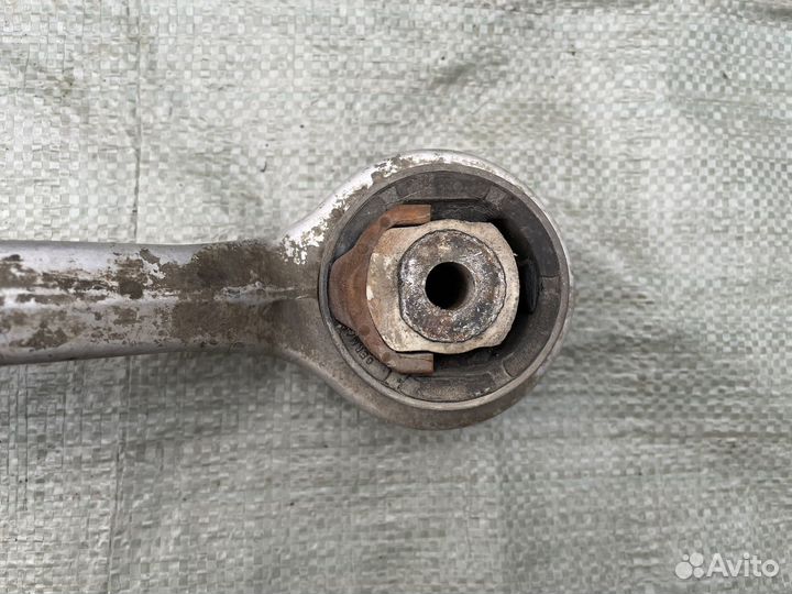 Рычаг нижний правый Volkswagen Passat B5