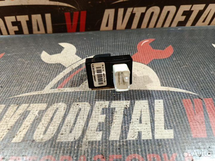 Кнопка стеклоподъемника задняя Kia Ceed Ed