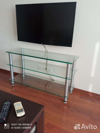 Стеклянная тумба под тв
