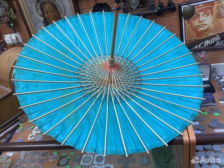 Зонт от солнца из бамбука. Шелк, роспись. Китай