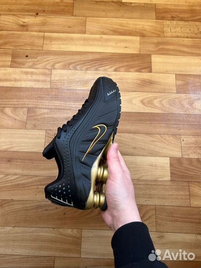 Кроссовки Nike shox r4 black golden 42